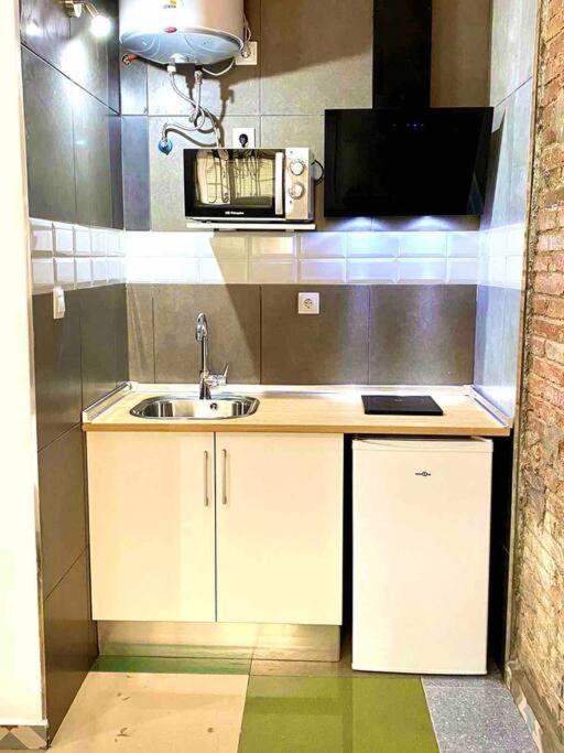 L1 Estudio Nuevo! Al Lado Del Metro En Sants Barcelone